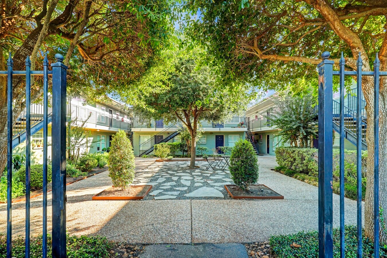 Photo - 214 W 17th St Unidad 20