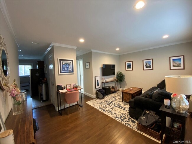 Photo - 326 Edmunton Dr Unit L7