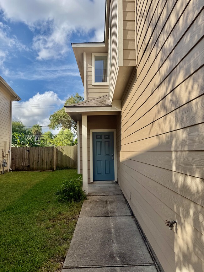 Building Photo - 6312 Stoney Creek Dr