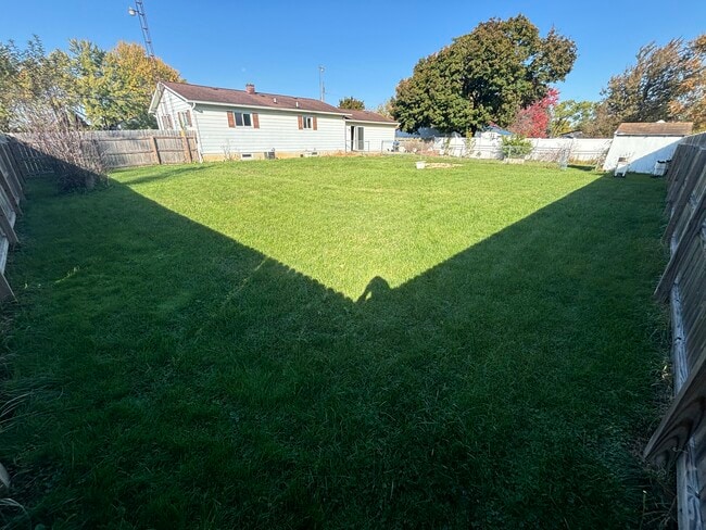 Photo - Columbine Ave