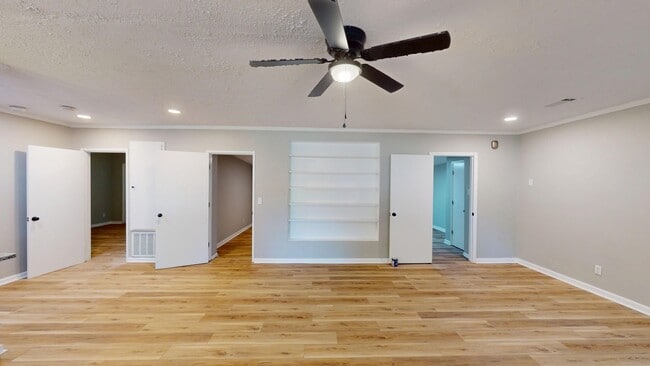 Photo - Walk to Downtown Prattville!!! 4/2 Completely Updated!