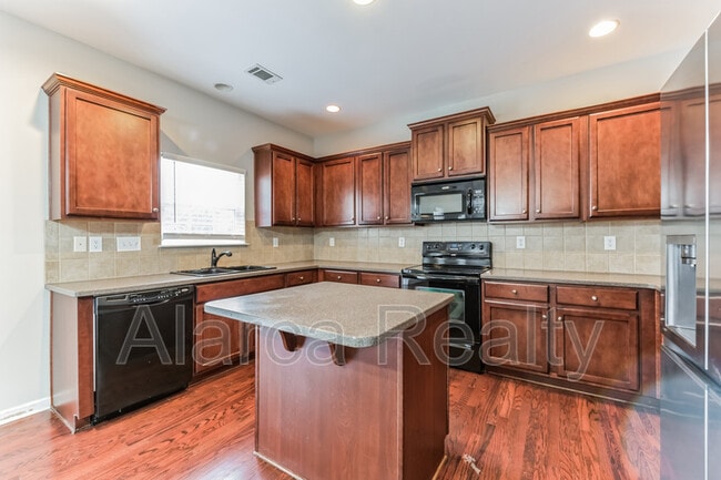 Photo - 6516 Hermsley Rd