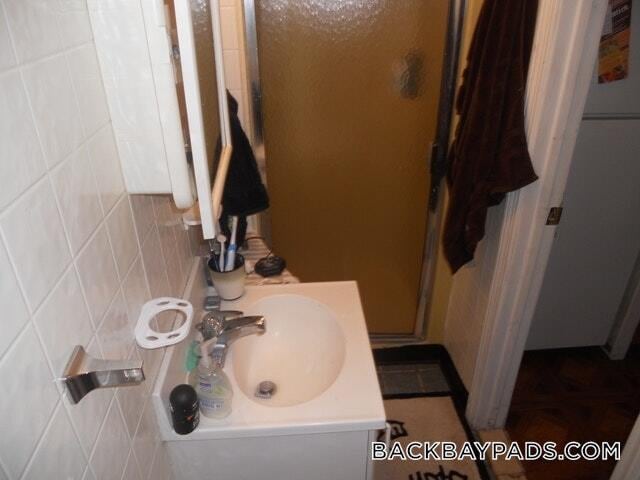 Photo - 290 Newbury St Unidad RL