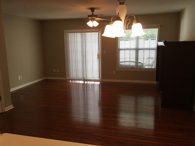 Photo - 448 Dunwood Dr