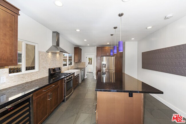 Photo - 1148 S Tremaine Ave