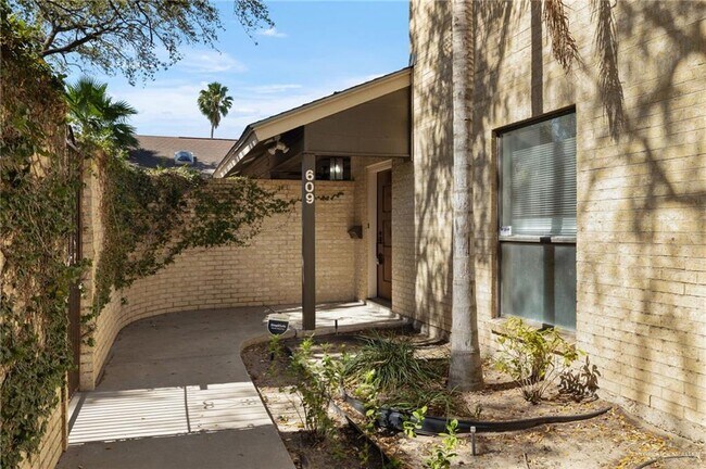 Photo - 28 S McColl Rd