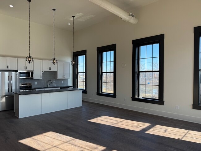 Building Photo - Hamilton Riverfront Rental