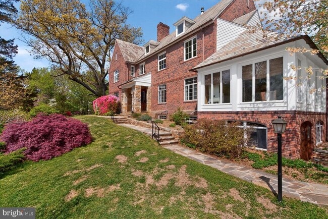 Building Photo - 5553 Little Falls Rd