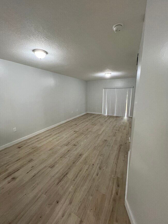 Building Photo - 11301 SW 200th St Unit 205 Rental