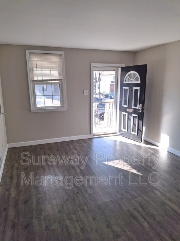 Photo - 915 W Browning Rd