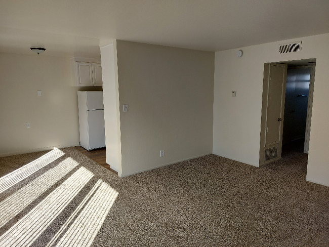 Building Photo - 1100 Ranchero Way Rental