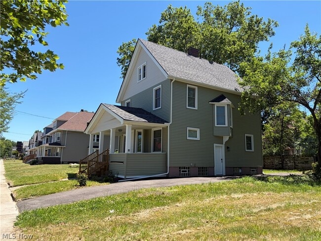 Photo - 10524 Lee Ave