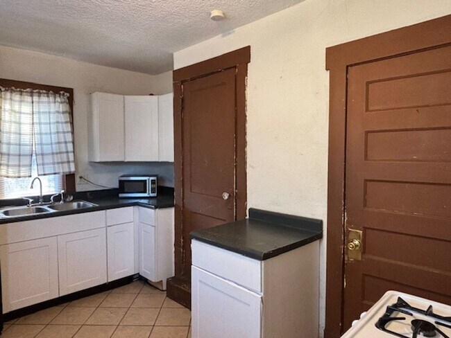 Photo - 3 BR/1 BA Single-Family Home in St. Paul!