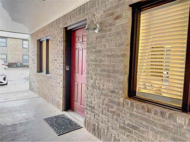 Building Photo - 1214 Baylor Ave Rental