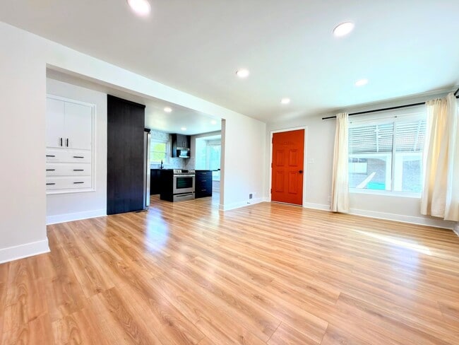 Photo - 1023 E Millbert Ave Unit 1023 Millbert Ave