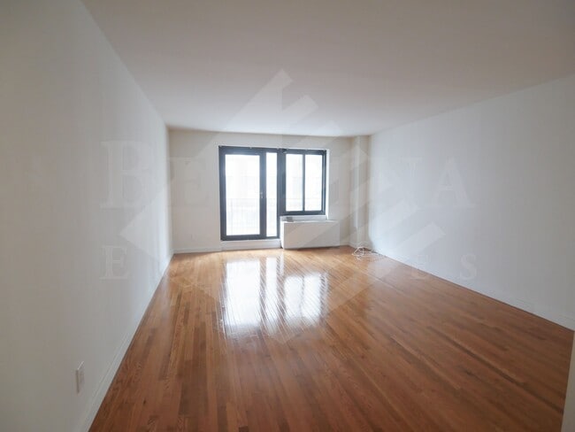 Photo - The 5th Avenue