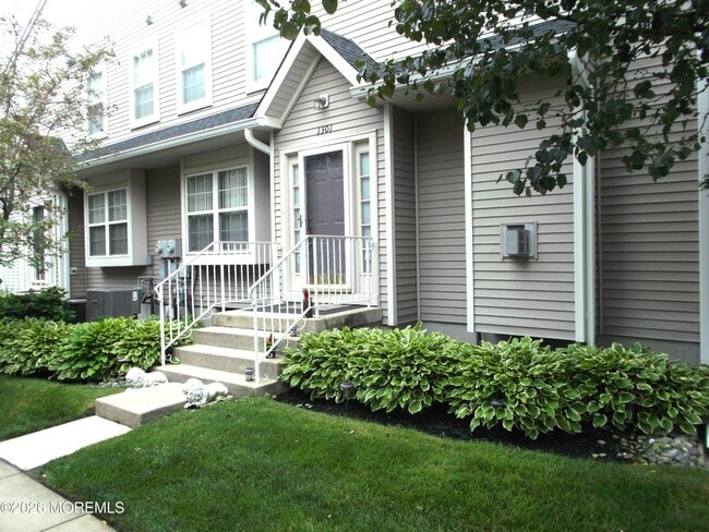 Photo - 1301 Coventry Way