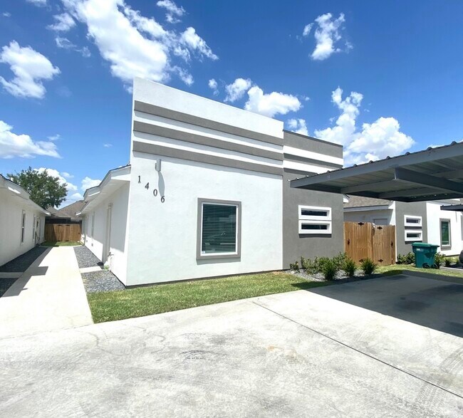 Photo - 1406 W Heritage Dr