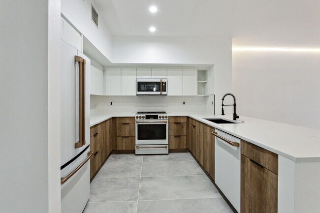 Photo - 250 NE 3rd Ave Condo Unit 1416