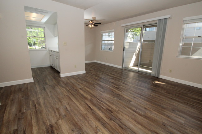 Building Photo - Courtside Village Apartments