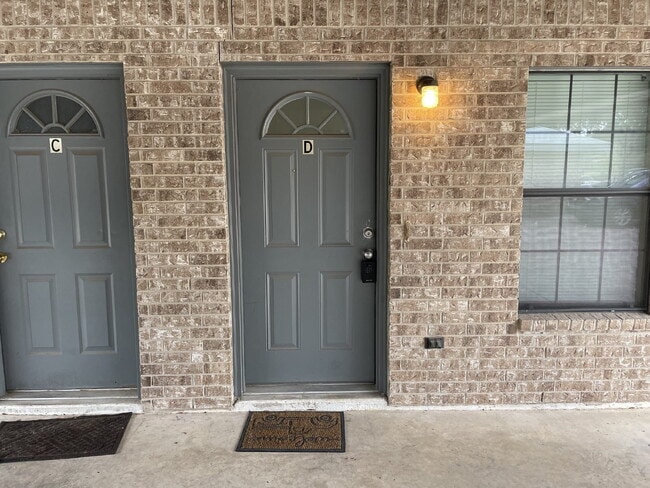 Photo - 2 Bed/1 Bath in Pleasanton, TX Unit D