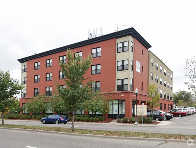 Primary Photo - Lindquist Apartments