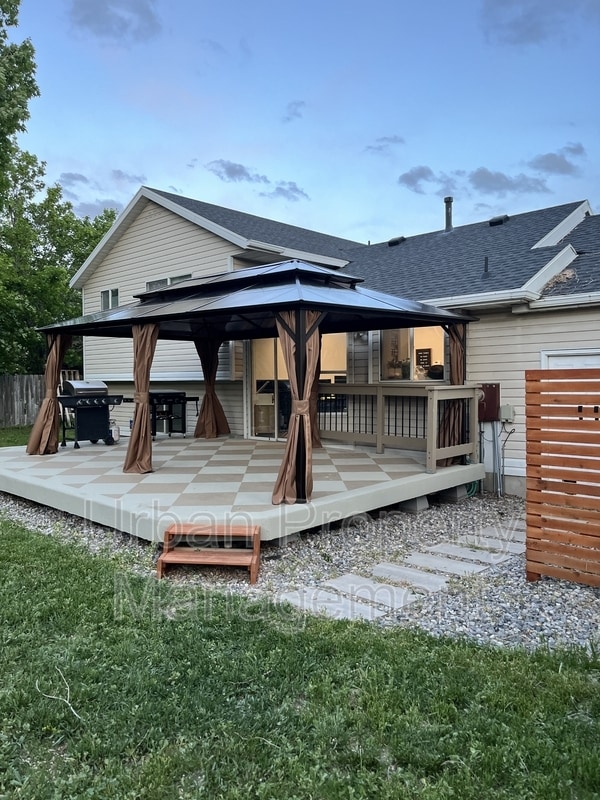 Building Photo - 734 W 2220 N