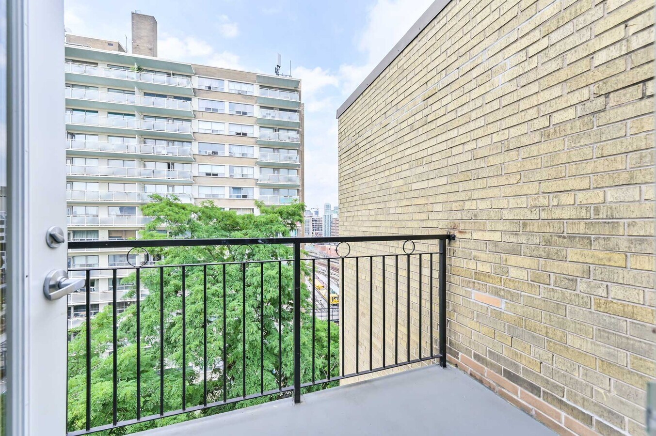 Photo - La Salle Towers Unit 00601