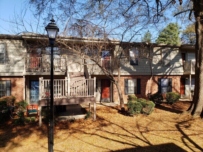 Salem Square - Country Club Road! - Salem Square - Country Club Road! Condo Unit D