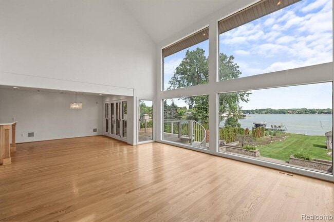 Photo - 2380 Walnut Lake Rd