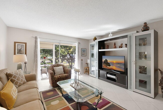 Photo - 7286 Huntington Ln Unit 306