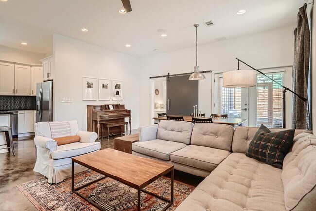 Photo - Home for Lease In East Downtown Austin Holly District