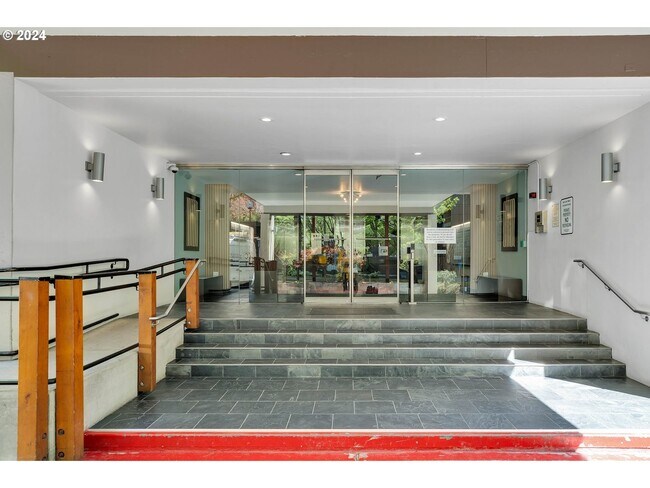 Photo - Modern 1Bd1Ba SW Corner Condo with some Ci... Unit 5B