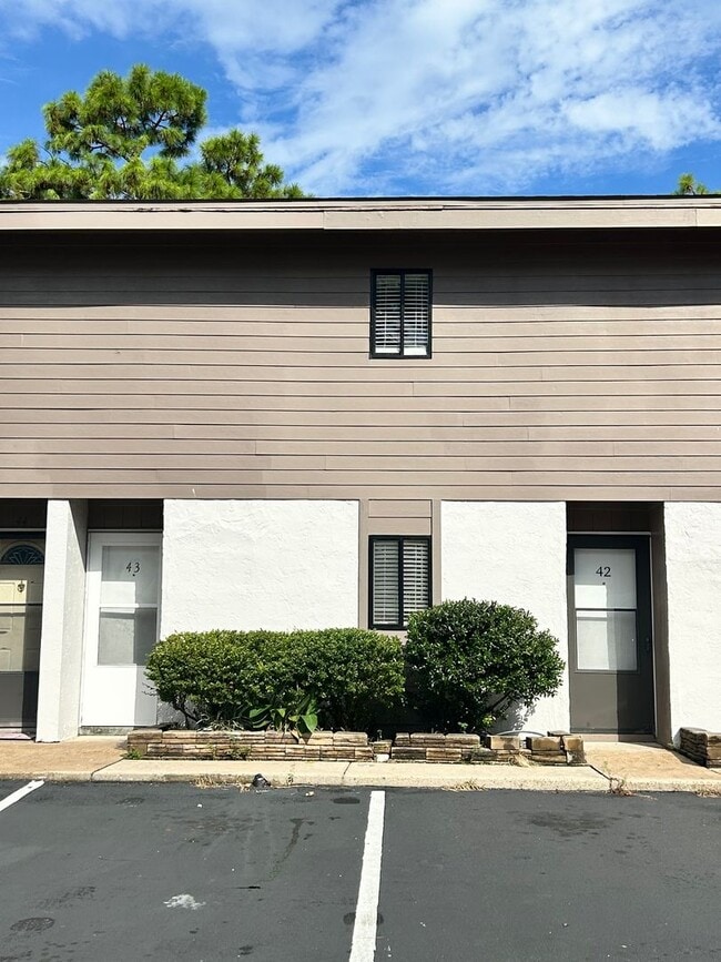 Building Photo - 6901 Lagoon Dr Unit #43 Rental