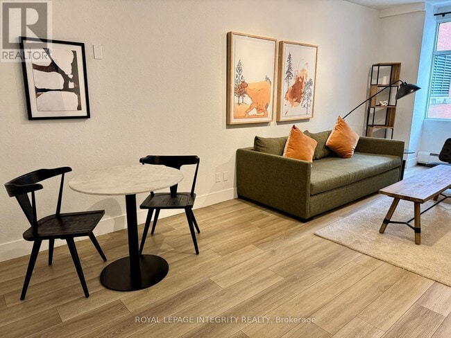 Photo - 161 Laurier Ave W Unité 717