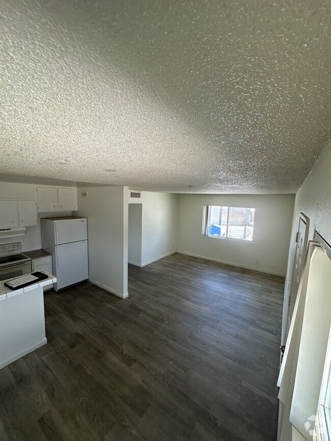Building Photo - 485 North Cir Unit 4 Rental