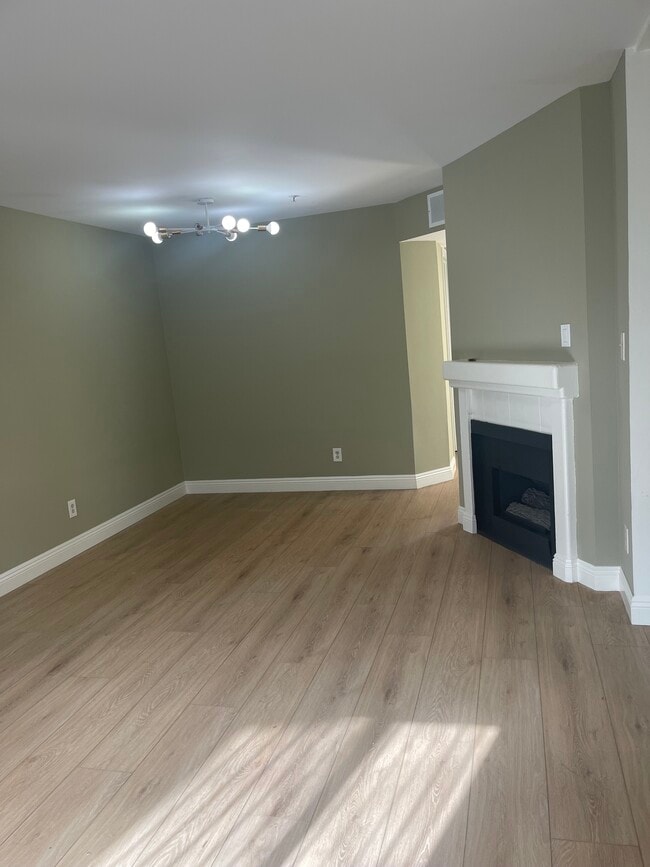 Building Photo - 7330 Eton Ave Unit 102