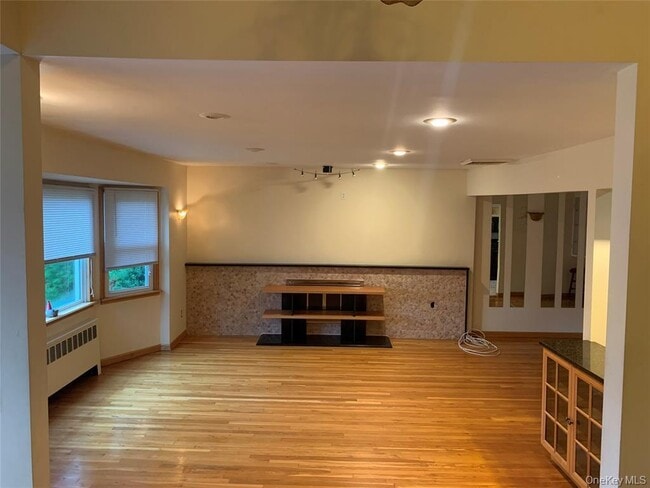 2 Stuart Dr