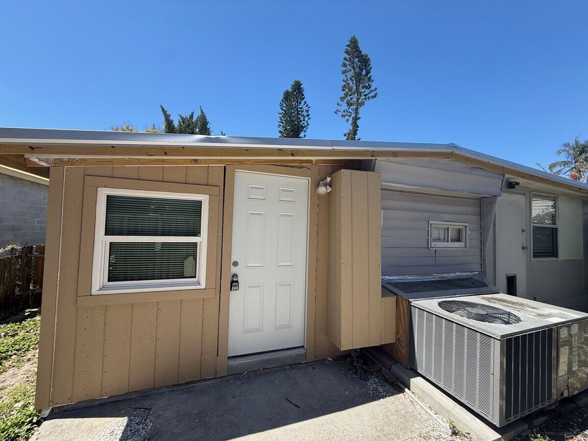 Photo - 3519 20th St W Unidad B