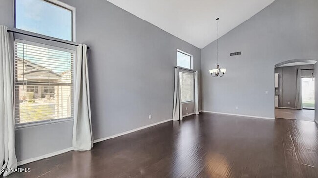 17282 W Elm St