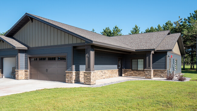 Photo - 653 Lake Forest Cir Townhome