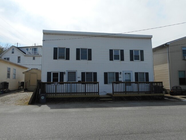 606 Water St