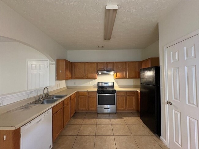 Photo - 2485 Emma Way NW