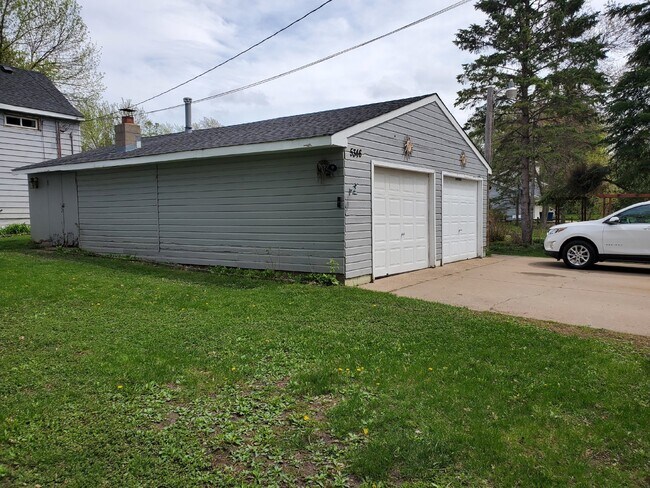 Photo - Country living - upper level DUPLEX FOR RE... Unidad 2