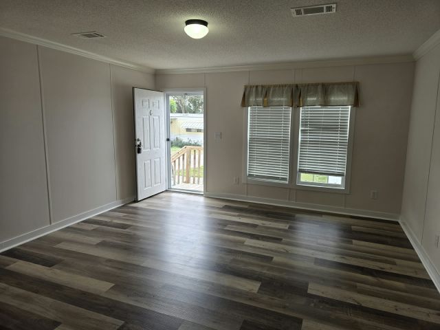 Photo - 216 Willow Ln