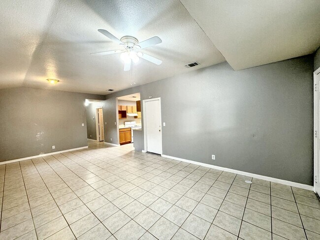 Photo - MG Rd Unidad 7943 M G Rd.