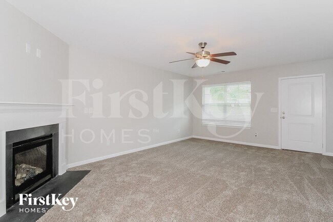 Photo - 825 Winterside Ln