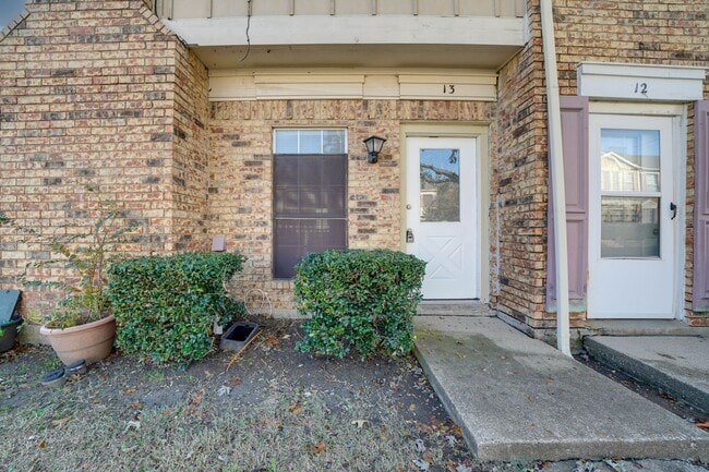 Photo - 2b1.5 b Condo in Garland, Water included Unit I3