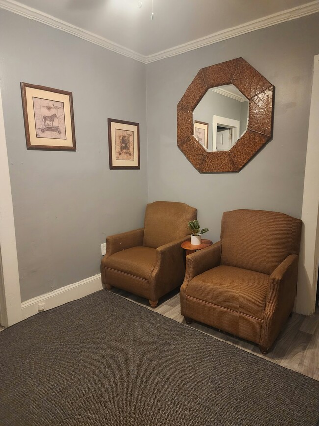 Photo - 1360 Ellis Rd Unit Carriage  Room 2 B