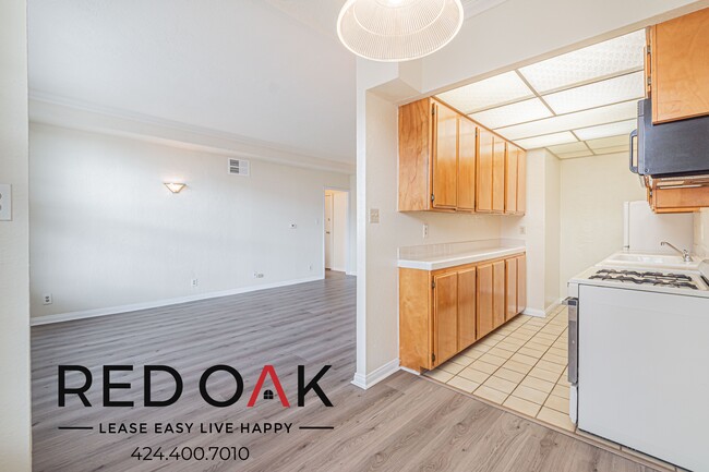 5640 1/4 Franklin Ave-501 - 5640 1/4 Franklin Ave-501 Condo Unit 501